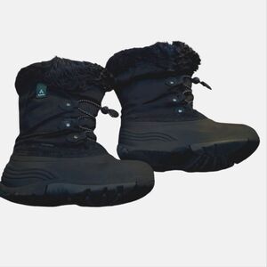 Big kid Kamik winter boots size 3